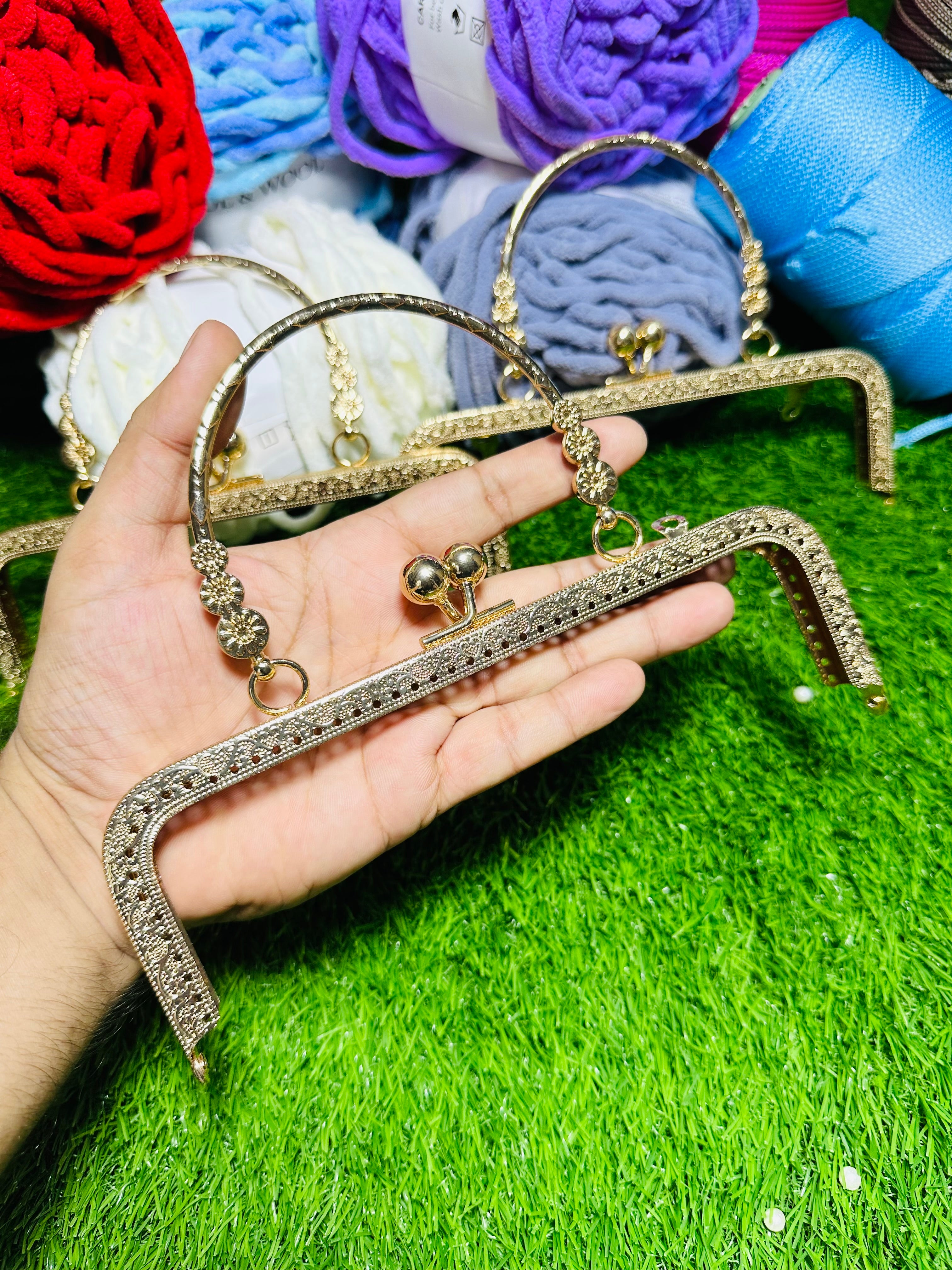 Bag clutch handle
