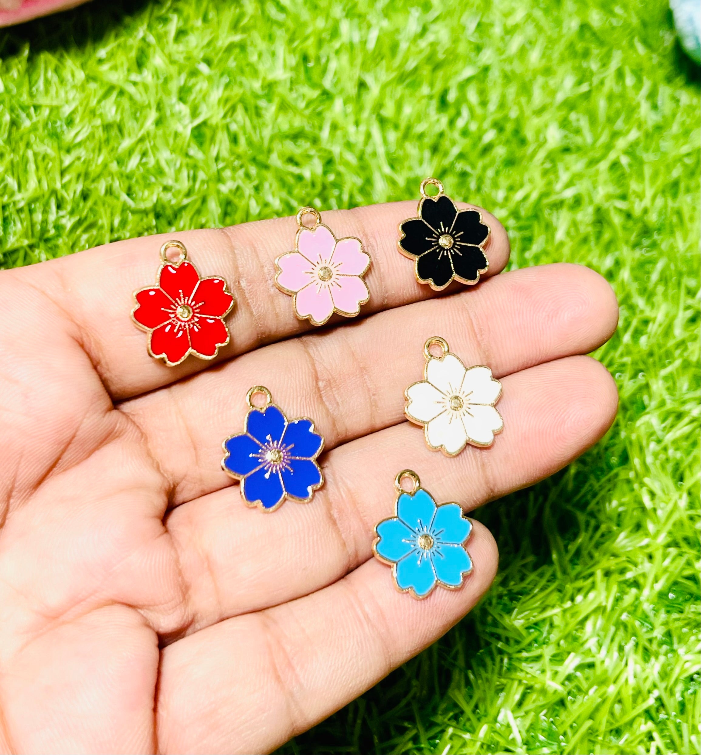 Flower charms 6 pcs